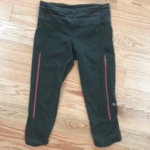 Lululemon size 4 green cropped leggings